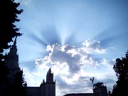 Никакого фотошопа и дополнительных настроек камеры. Просто на МГУ сочится божья благодать