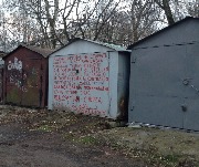 ...Кого-то очень достало, что его гараж загораживают)
