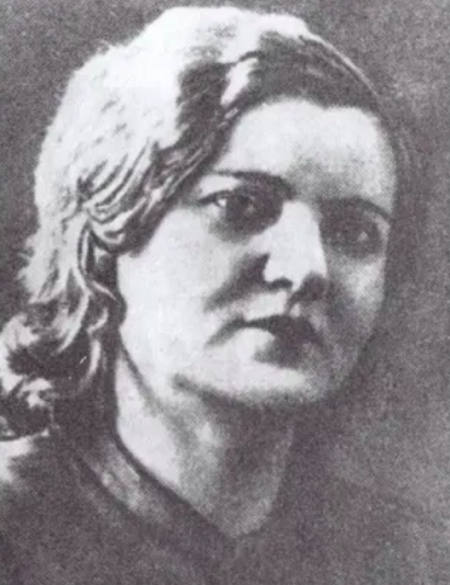 Ломова.png