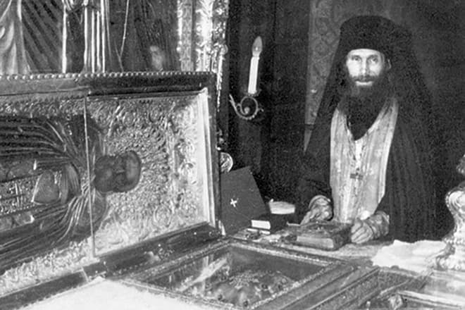 16 Служба в Троице-Сергеевской Лавре.jpg