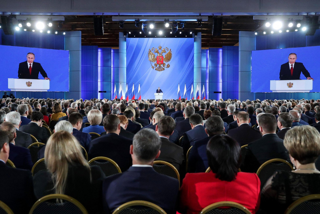 Путин выступает.jpg Путин выступает.jpg