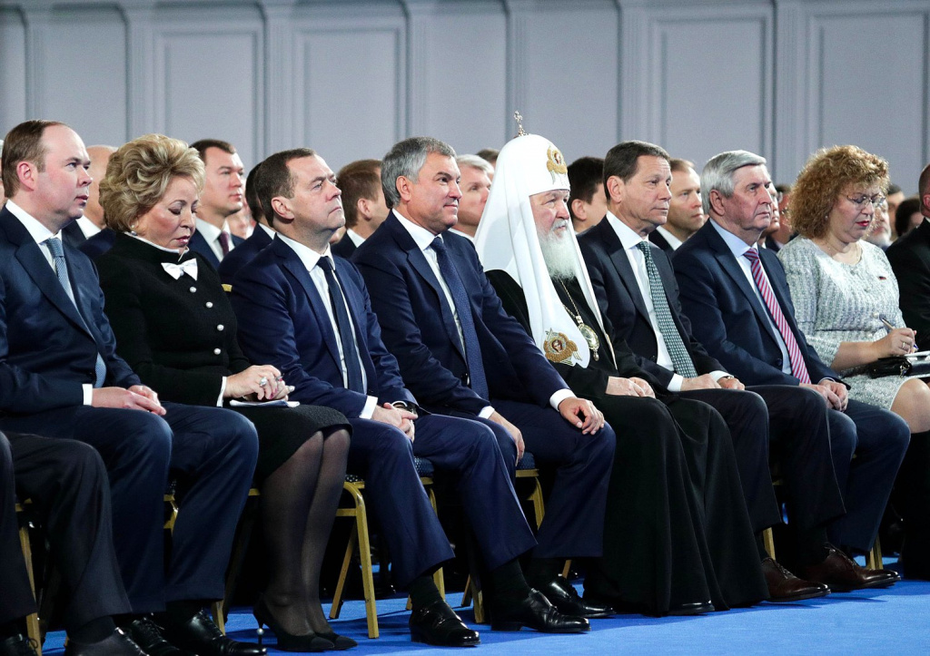 Зал слушает послание Президента.jpg Зал слушает послание Президента.jpg