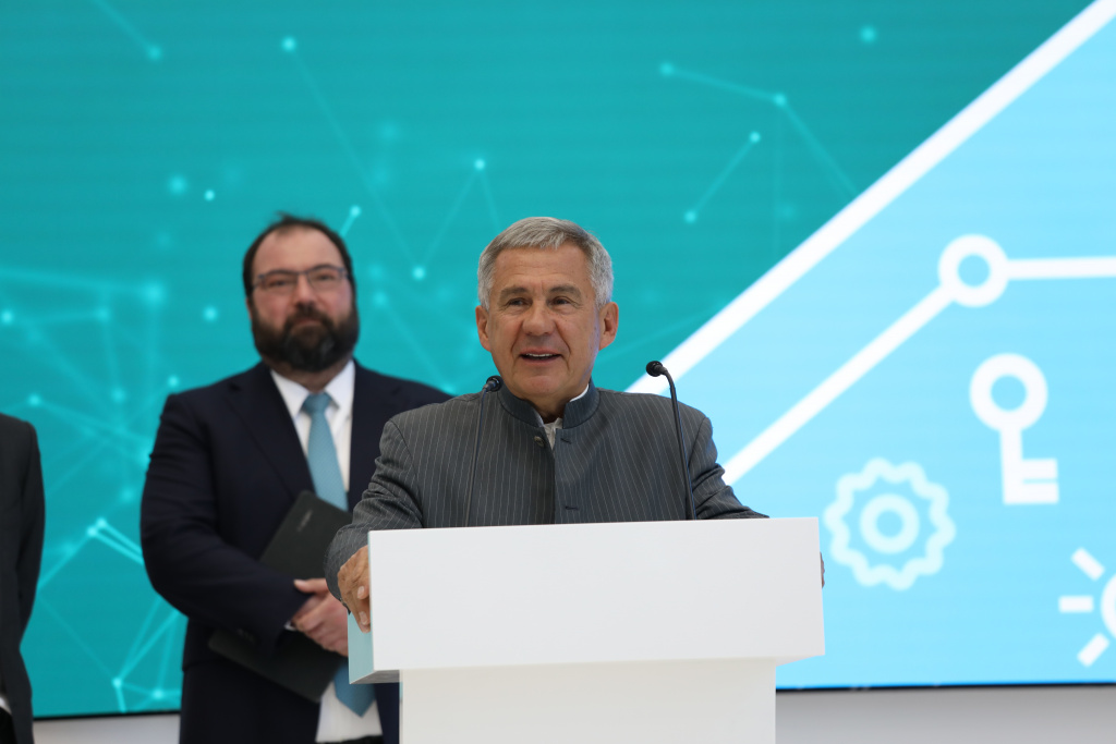 Минниханов выступает.jpeg Минниханов выступает.jpeg