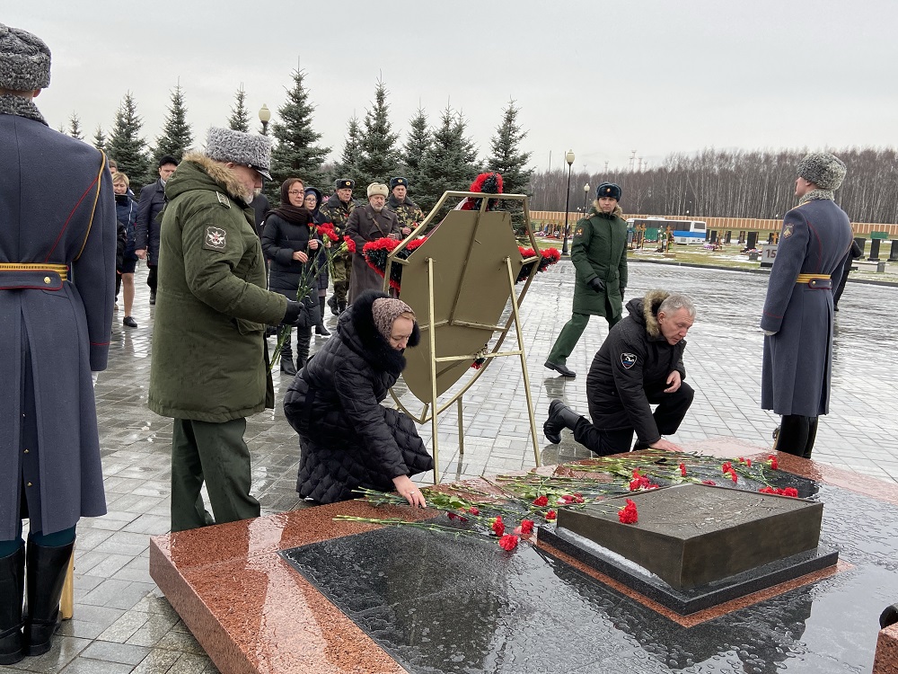возложение цветов.jpg возложение цветов.jpg
