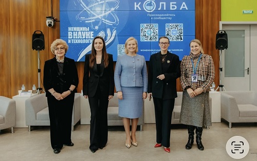 На фото ( слева направо) Юлия Петрова, Анна Скрозникова, Харченко, Еньшина, Легасова.jpeg