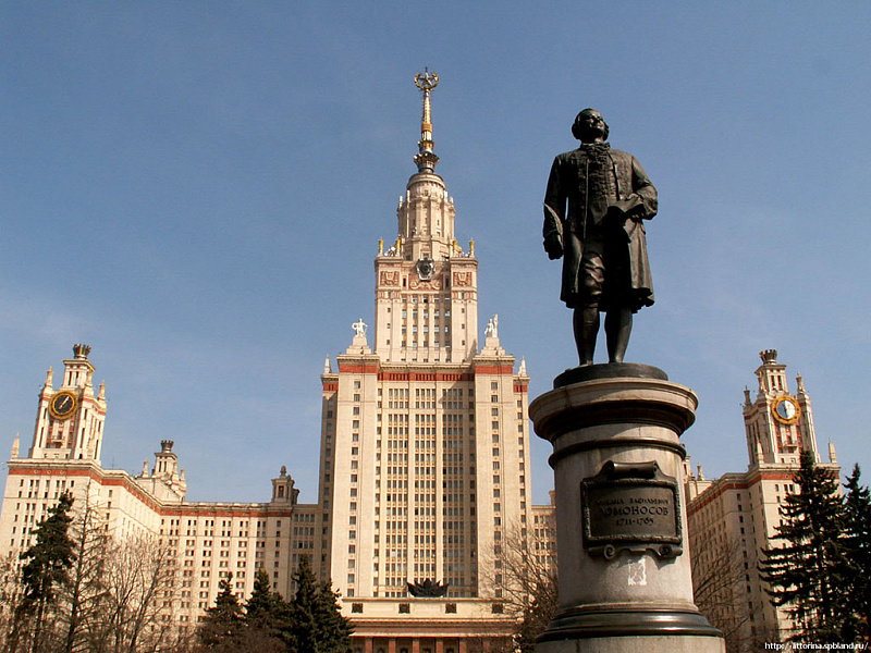 Ломоносов у МГУ.jpg