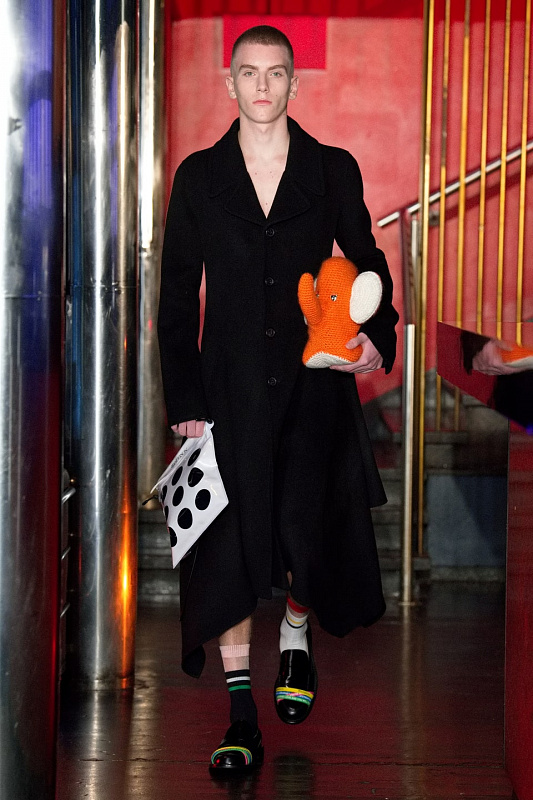 00001_JW_ANDERSON_Milan_Menswear_Fall_2022_Credit_Brand.jpg