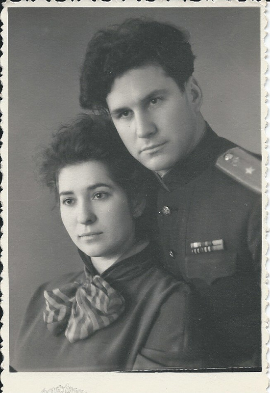 05 Борис и Тамара Шапошниковы после свадьбы.jpg